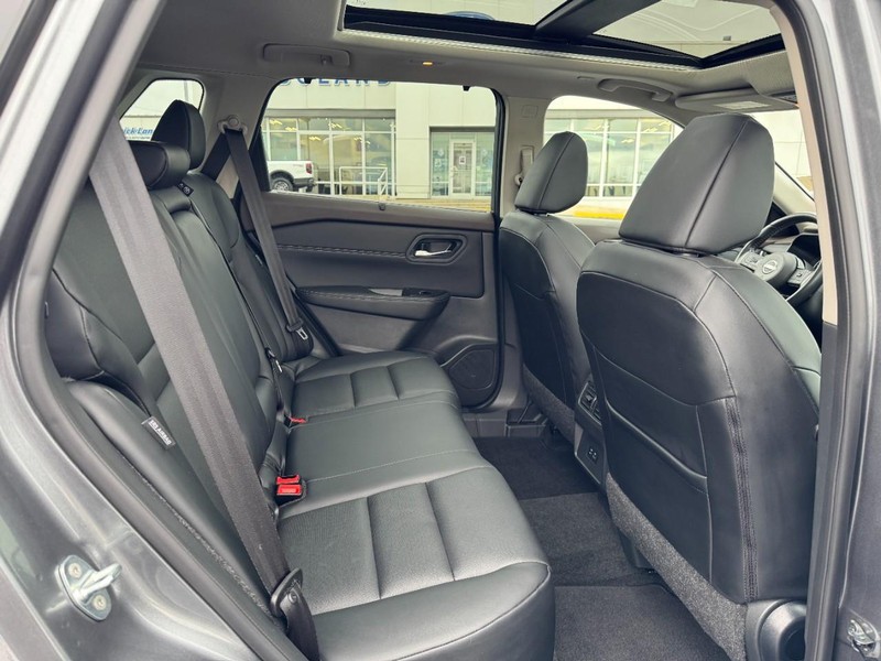 Nissan Rogue Vehicle Image 10