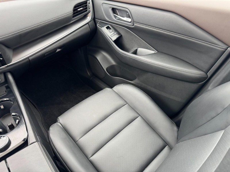 Nissan Rogue Vehicle Image 15