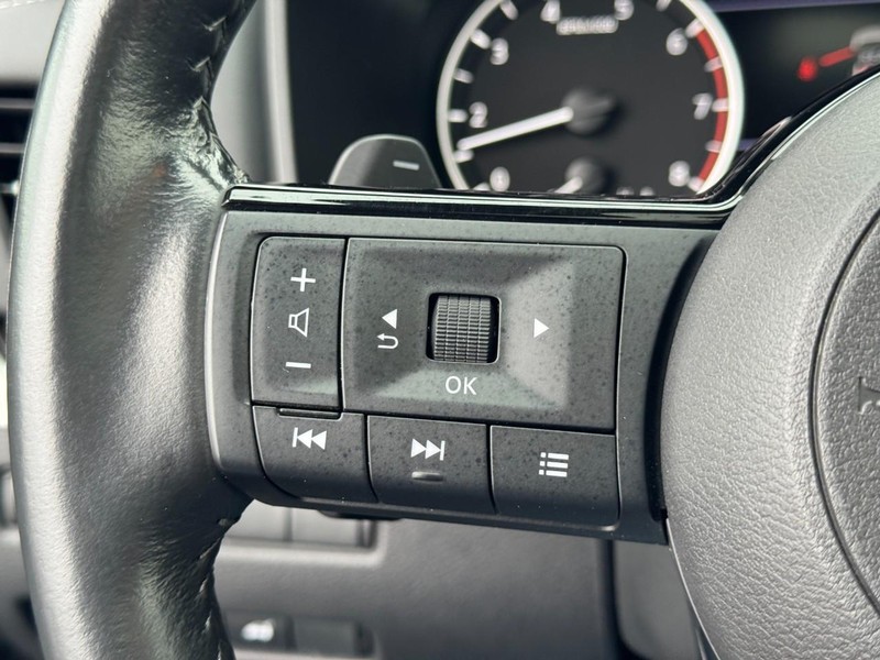 Nissan Rogue Vehicle Image 18