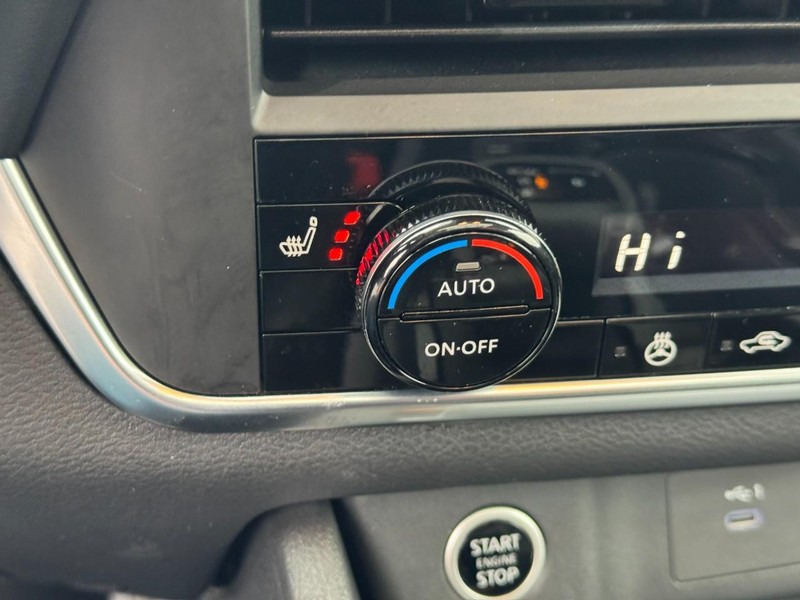 Nissan Rogue Vehicle Image 22