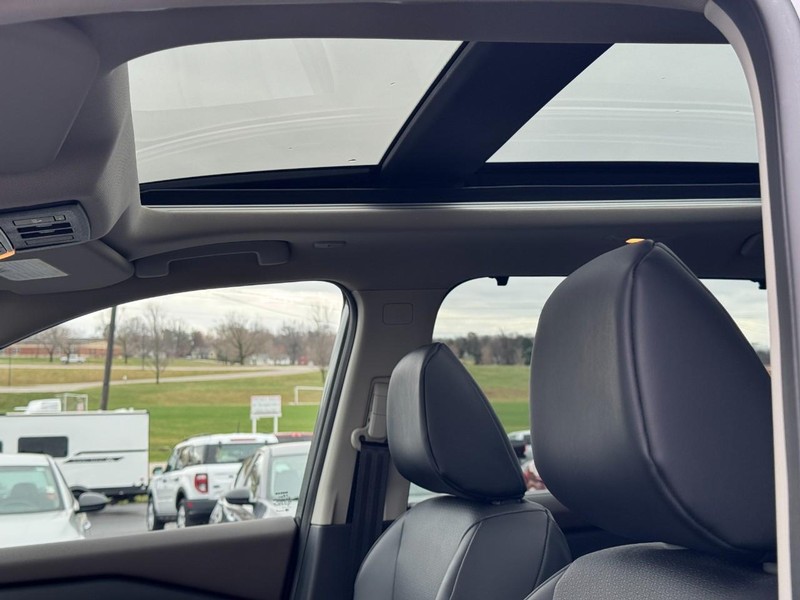 Nissan Rogue Vehicle Image 25