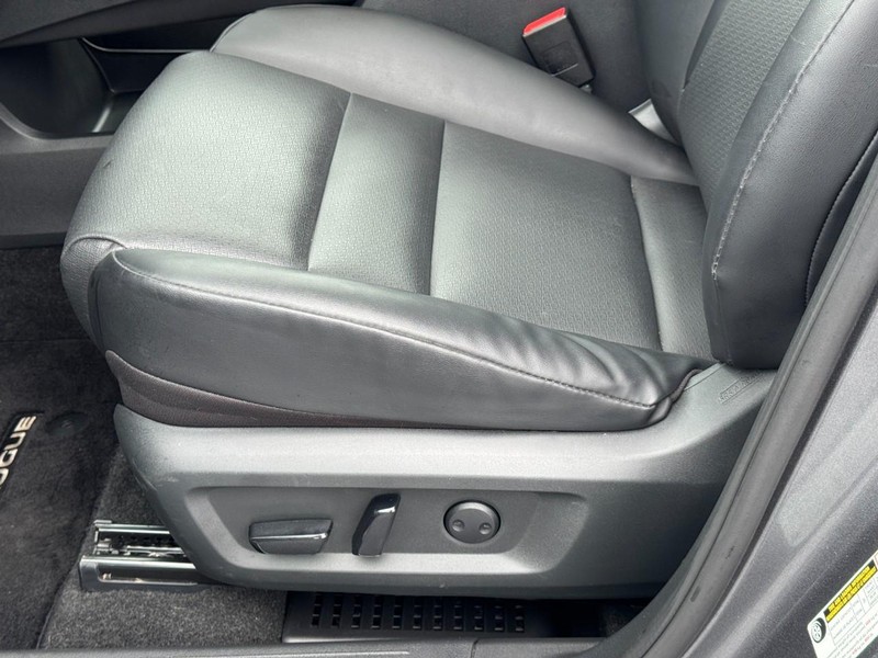 Nissan Rogue Vehicle Image 26