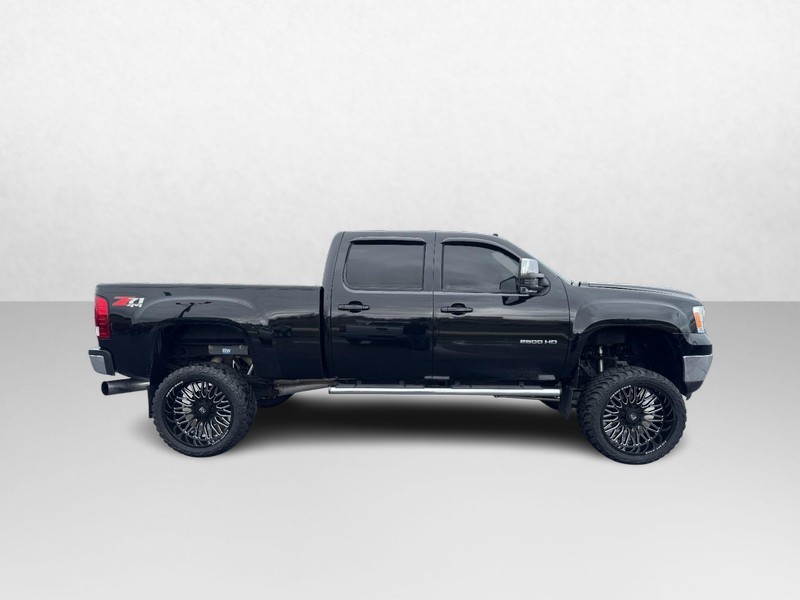 GMC Sierra 2500HD Vehicle Image 02