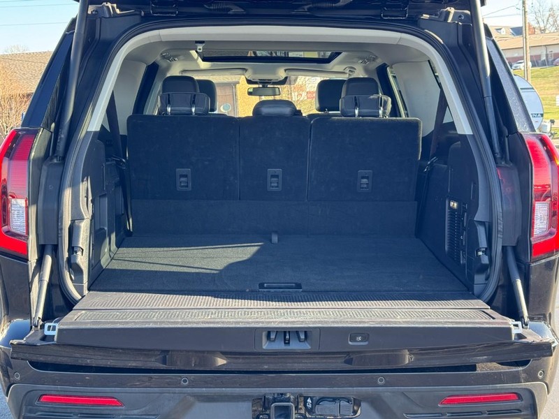 Ford Expedition Max Vehicle Full-screen Gallery Image 04