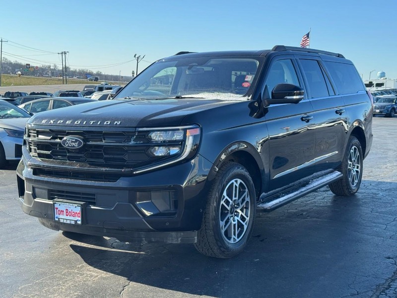 Ford Expedition Max Vehicle Full-screen Gallery Image 08