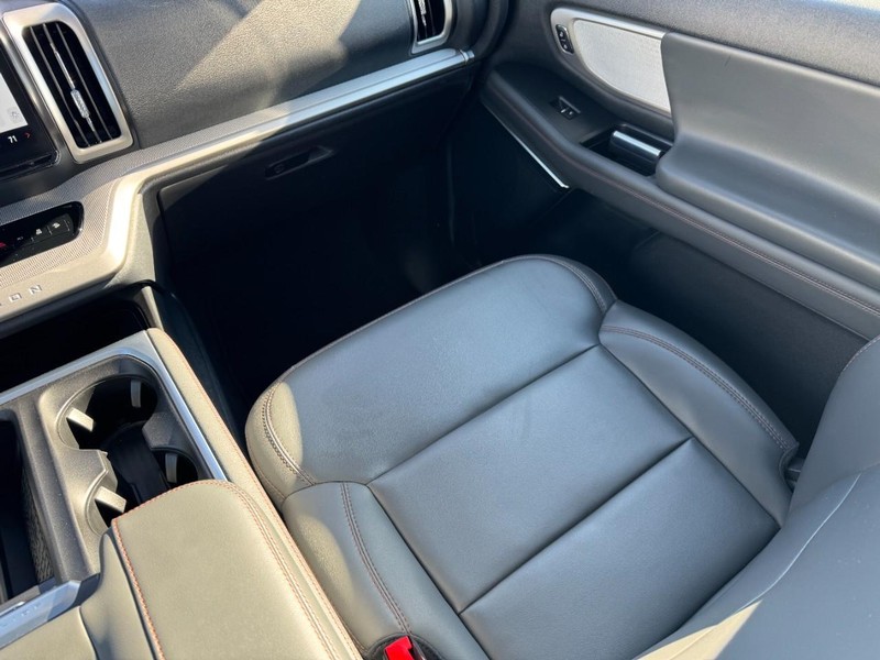 Ford Expedition Max Vehicle Full-screen Gallery Image 16