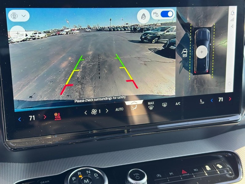 Ford Expedition Max Vehicle Full-screen Gallery Image 24