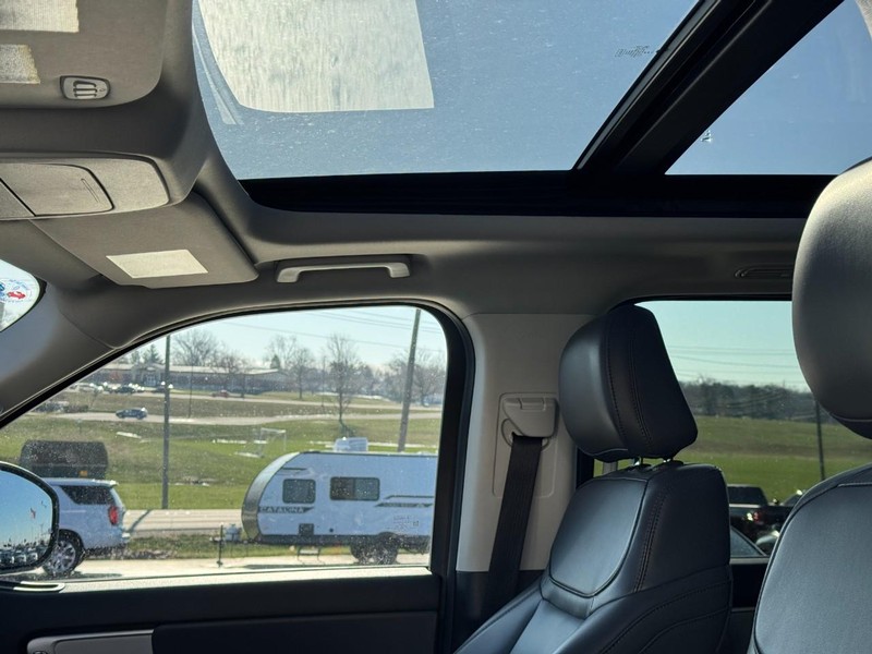 Ford Expedition Max Vehicle Full-screen Gallery Image 26