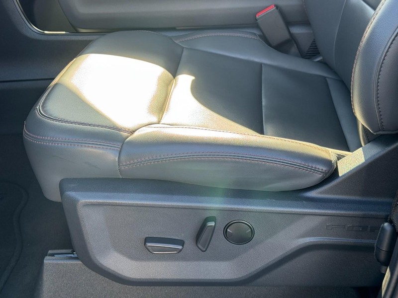 Ford Expedition Max Vehicle Full-screen Gallery Image 27