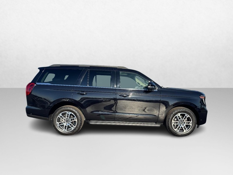 Ford Expedition Vehicle Image 02