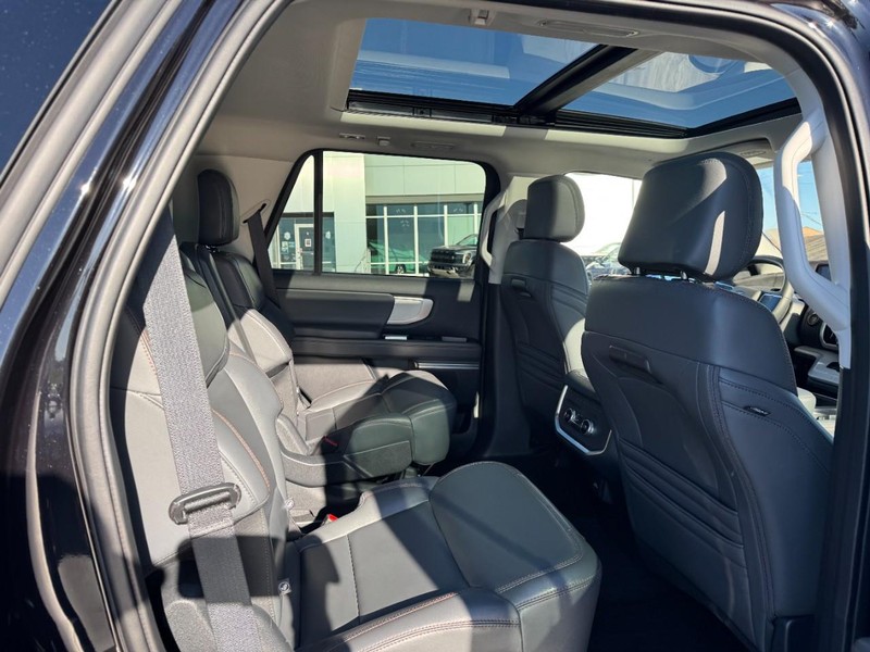 Ford Expedition Vehicle Image 10