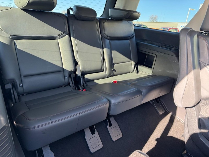 Ford Expedition Vehicle Image 11