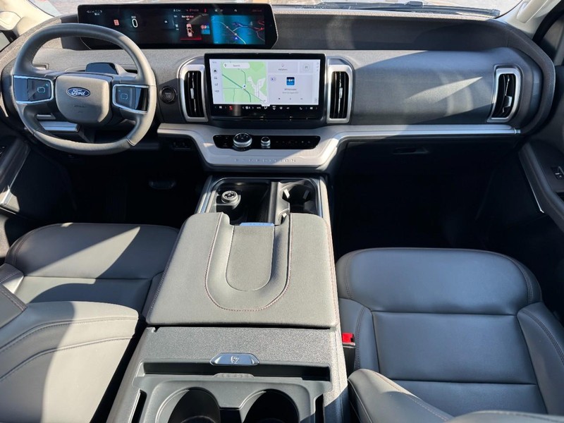 Ford Expedition Vehicle Image 12