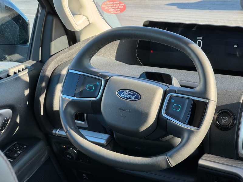 Ford Expedition Vehicle Image 13