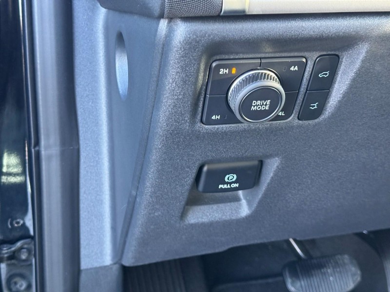 Ford Expedition Vehicle Image 17