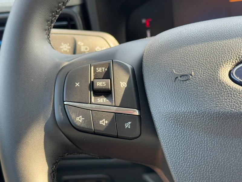 Ford Maverick Vehicle Image 10