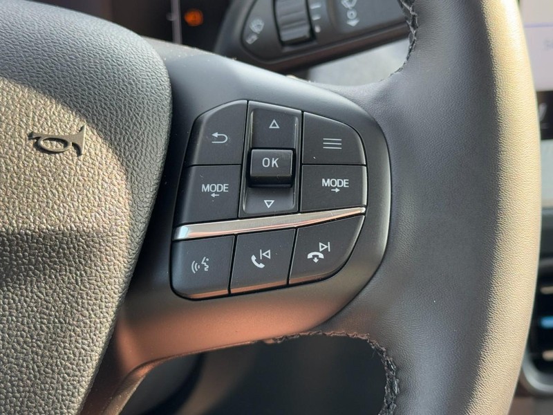 Ford Maverick Vehicle Image 11