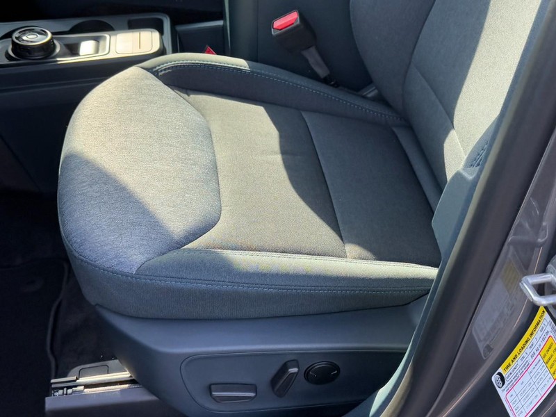 Ford Maverick Vehicle Image 15