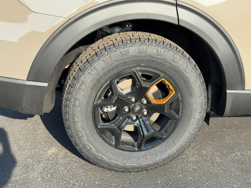 Ford Explorer Vehicle Image 04