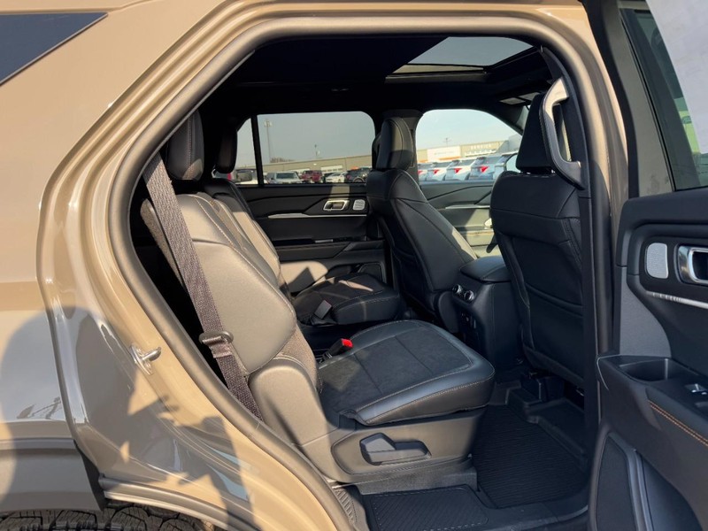 Ford Explorer Vehicle Image 05