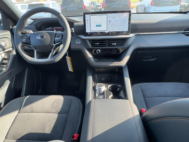 Ford Explorer Vehicle Image 07