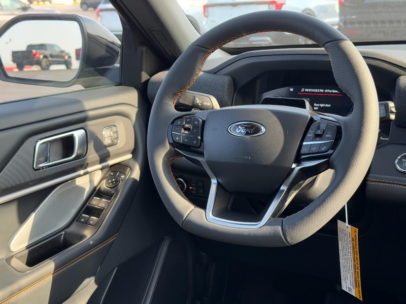 Ford Explorer Vehicle Image 08