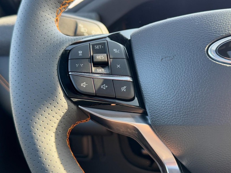 Ford Explorer Vehicle Image 12