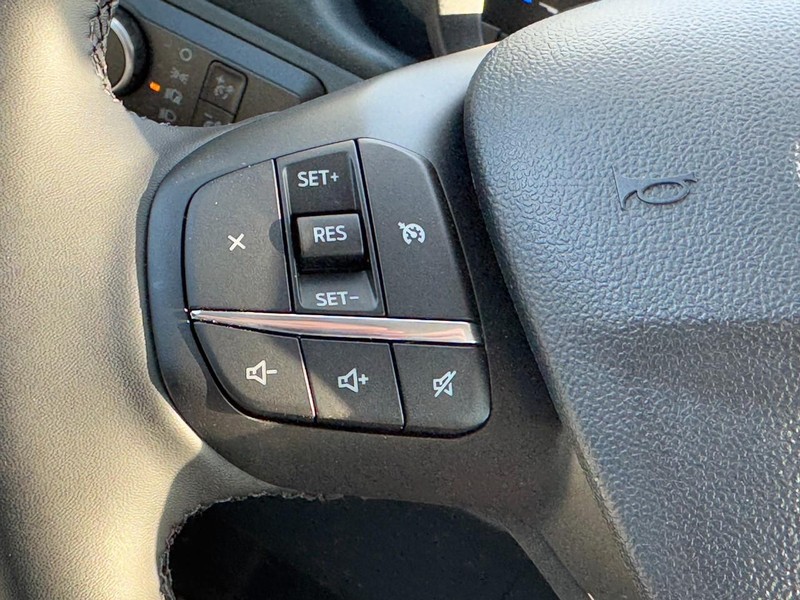 Ford Maverick Vehicle Image 10