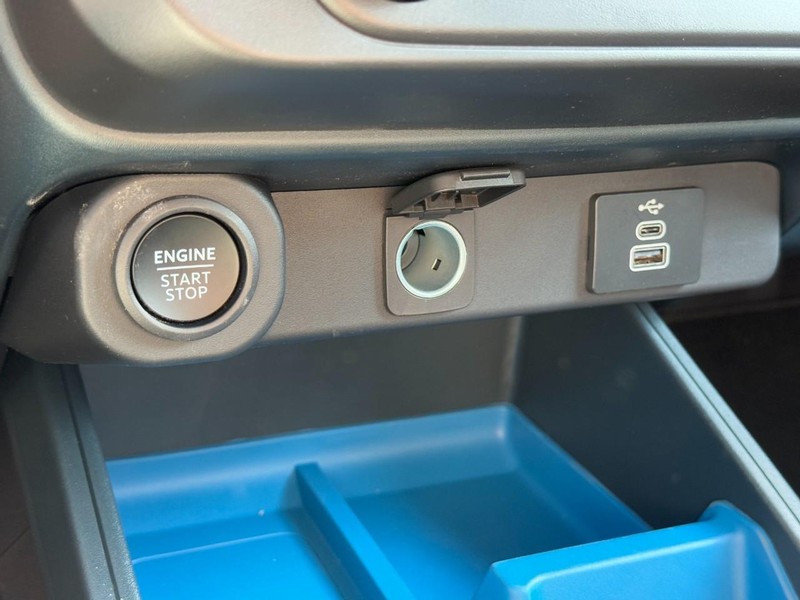 Ford Maverick Vehicle Image 12