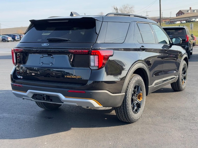 Ford Explorer Vehicle Image 03