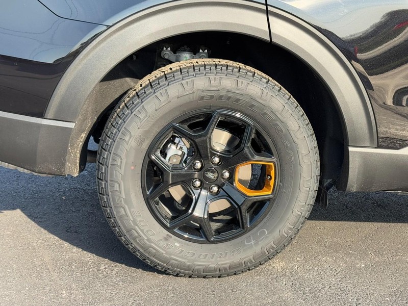 Ford Explorer Vehicle Image 04