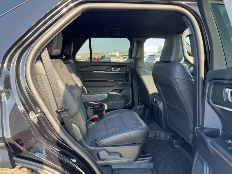 Ford Explorer Vehicle Image 05