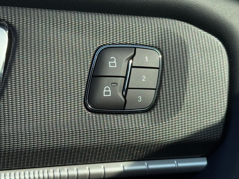 Ford Explorer Vehicle Image 10