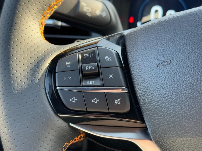 Ford Explorer Vehicle Image 11