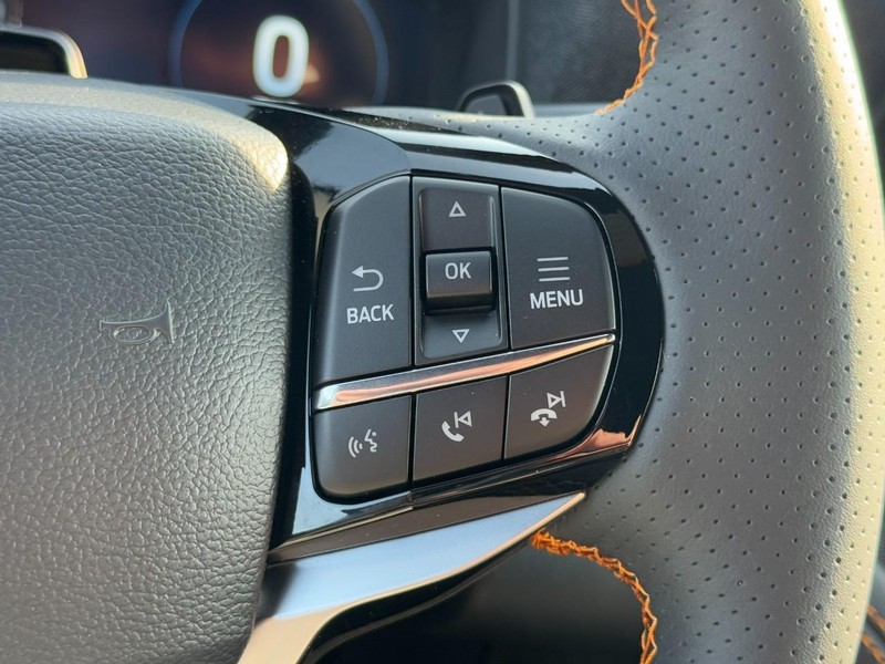 Ford Explorer Vehicle Image 12