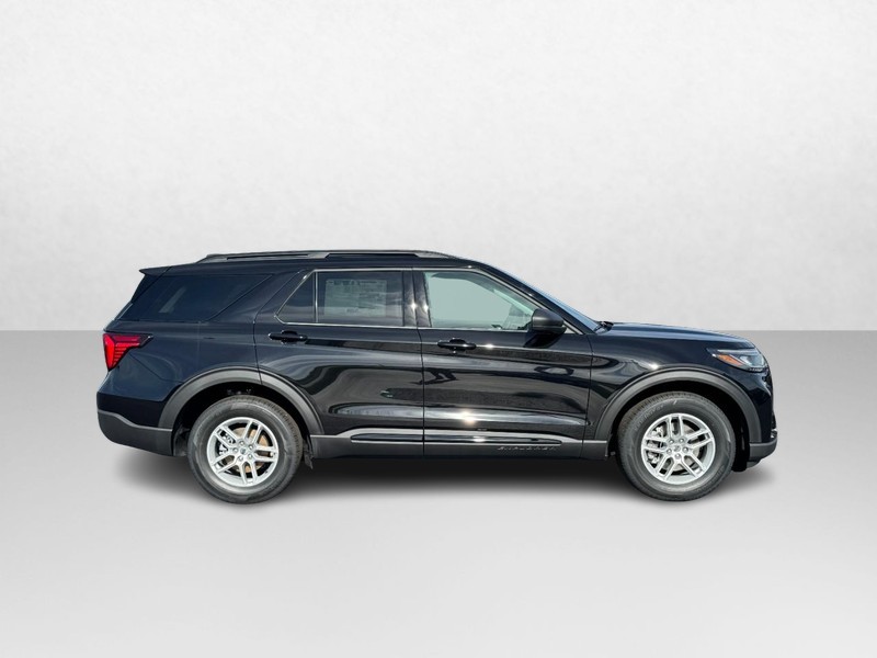 Ford Explorer Vehicle Image 02