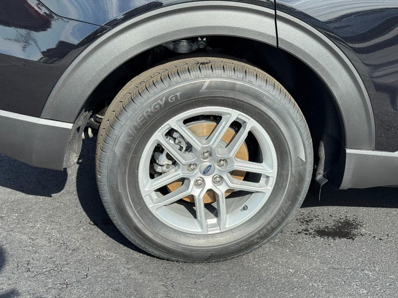 Ford Explorer Vehicle Image 04