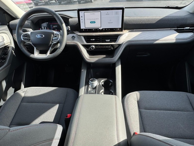 Ford Explorer Vehicle Image 07