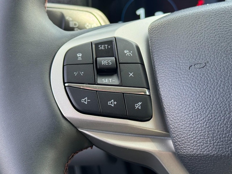 Ford Explorer Vehicle Image 11