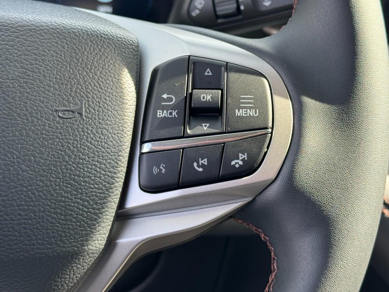 Ford Explorer Vehicle Image 12