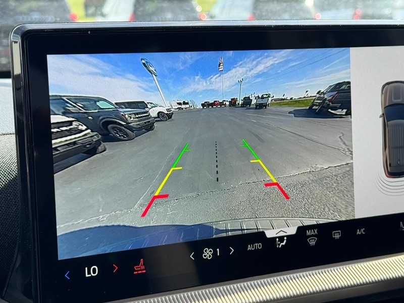 Ford Explorer Vehicle Image 14