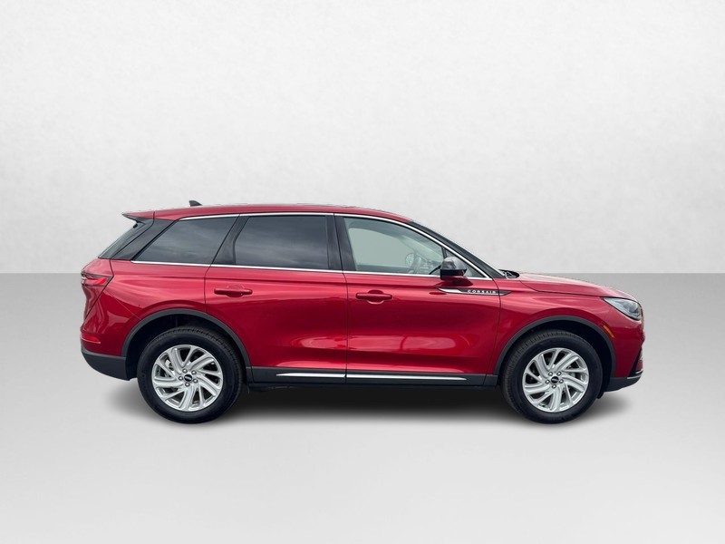 Lincoln Corsair Vehicle Image 02