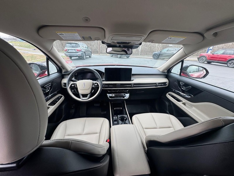 Lincoln Corsair Vehicle Image 07