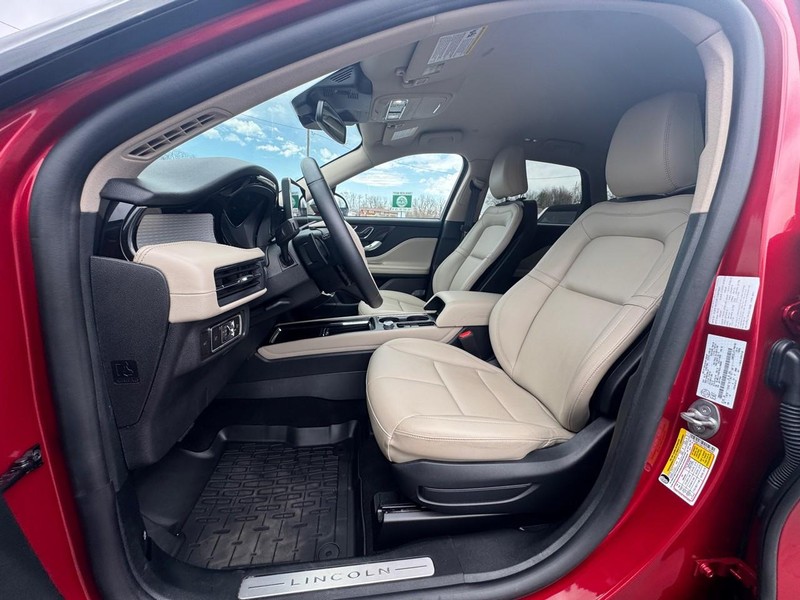 Lincoln Corsair Vehicle Image 08