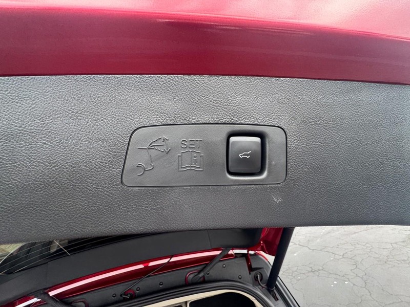 Lincoln Corsair Vehicle Image 11