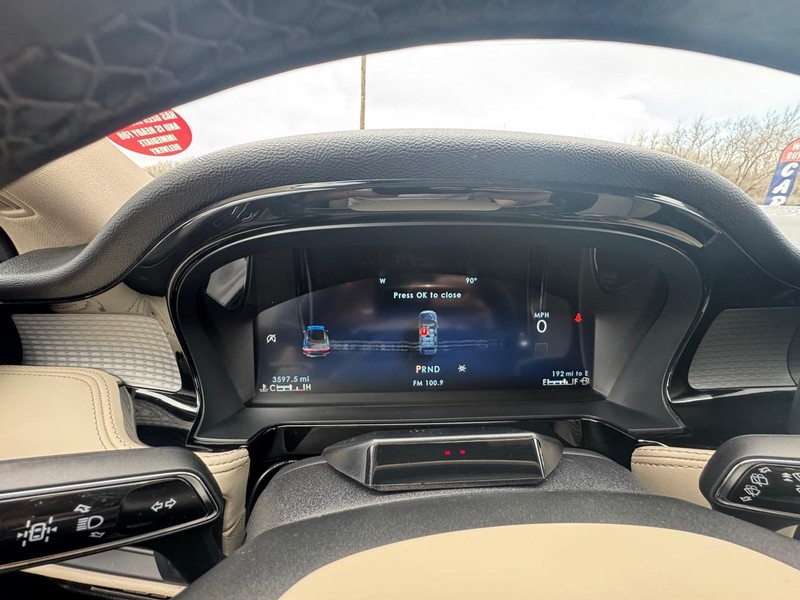 Lincoln Corsair Vehicle Image 13