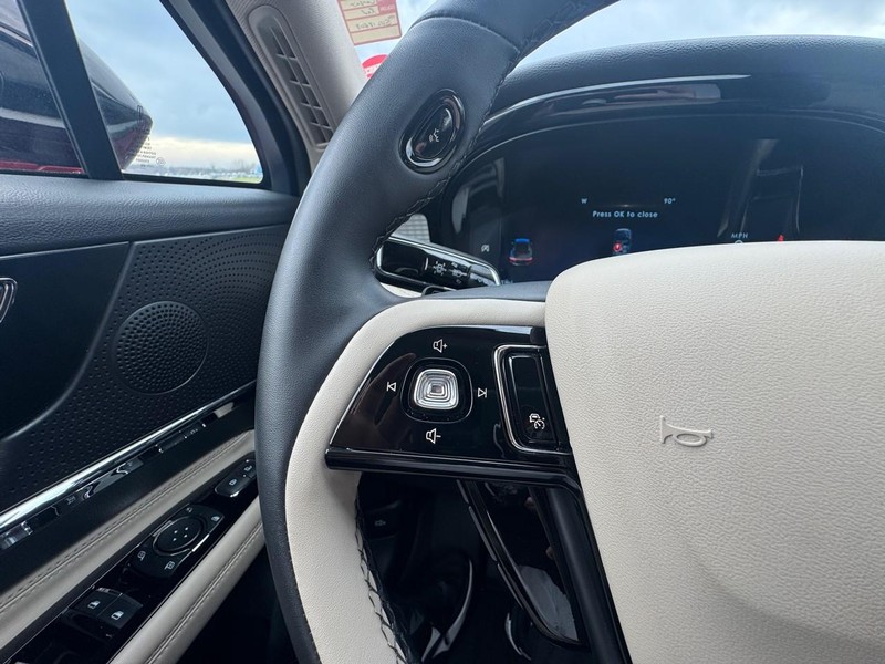 Lincoln Corsair Vehicle Image 15