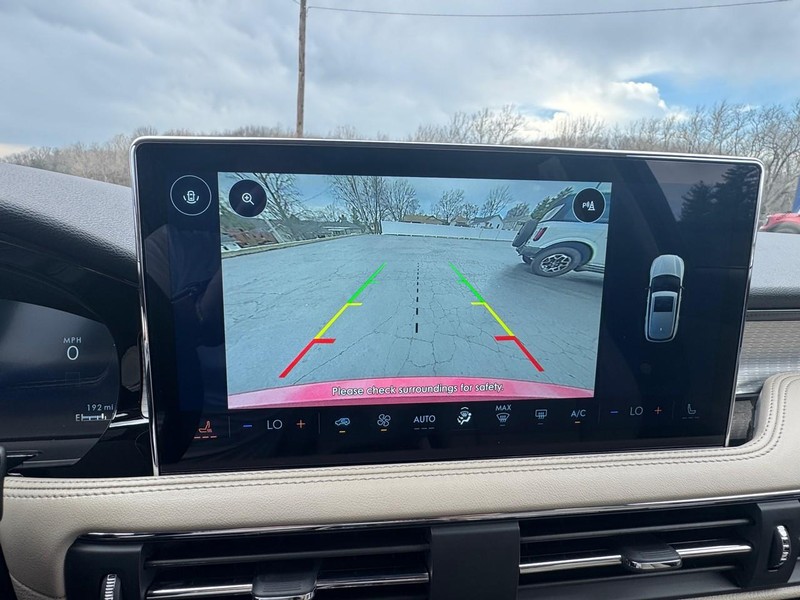 Lincoln Corsair Vehicle Image 17