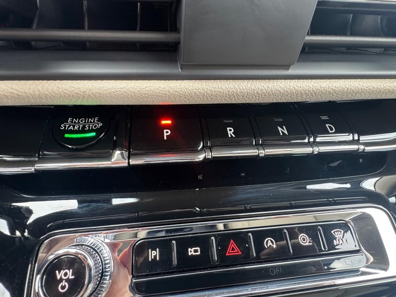 Lincoln Corsair Vehicle Image 21