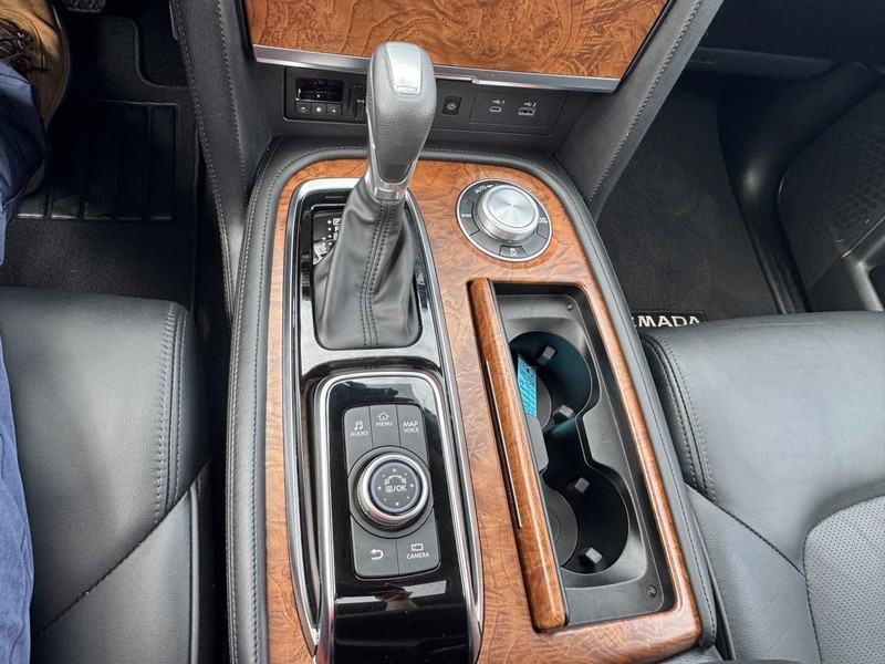 Nissan Armada Vehicle Image 18